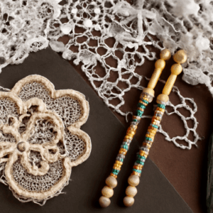 Learn tatting and create beautiful tatted lace with our comprehensive lace tatting guide.