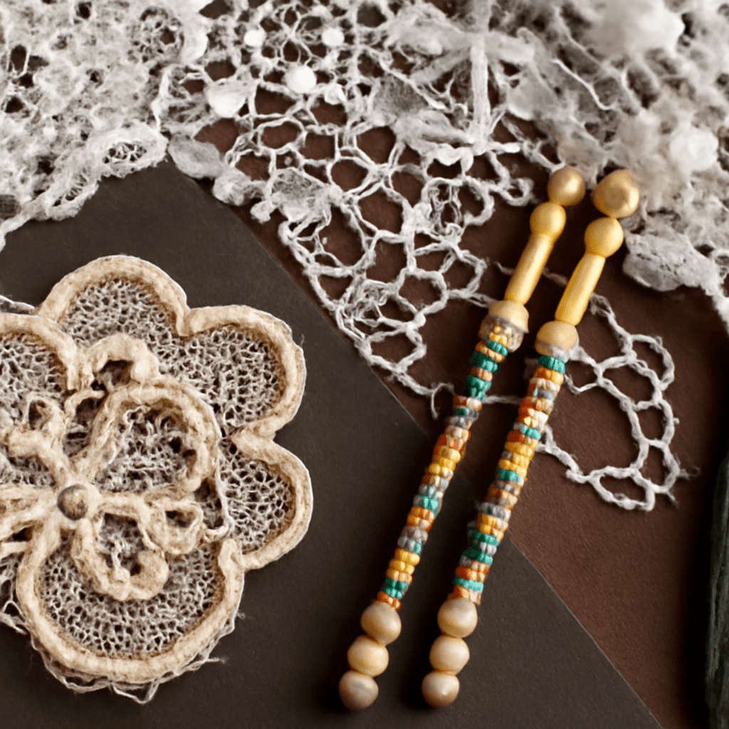 Learn tatting and create beautiful tatted lace with our comprehensive lace tatting guide.